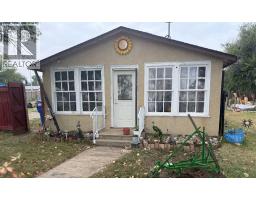 727 1 Street E, Bow Island, Ca