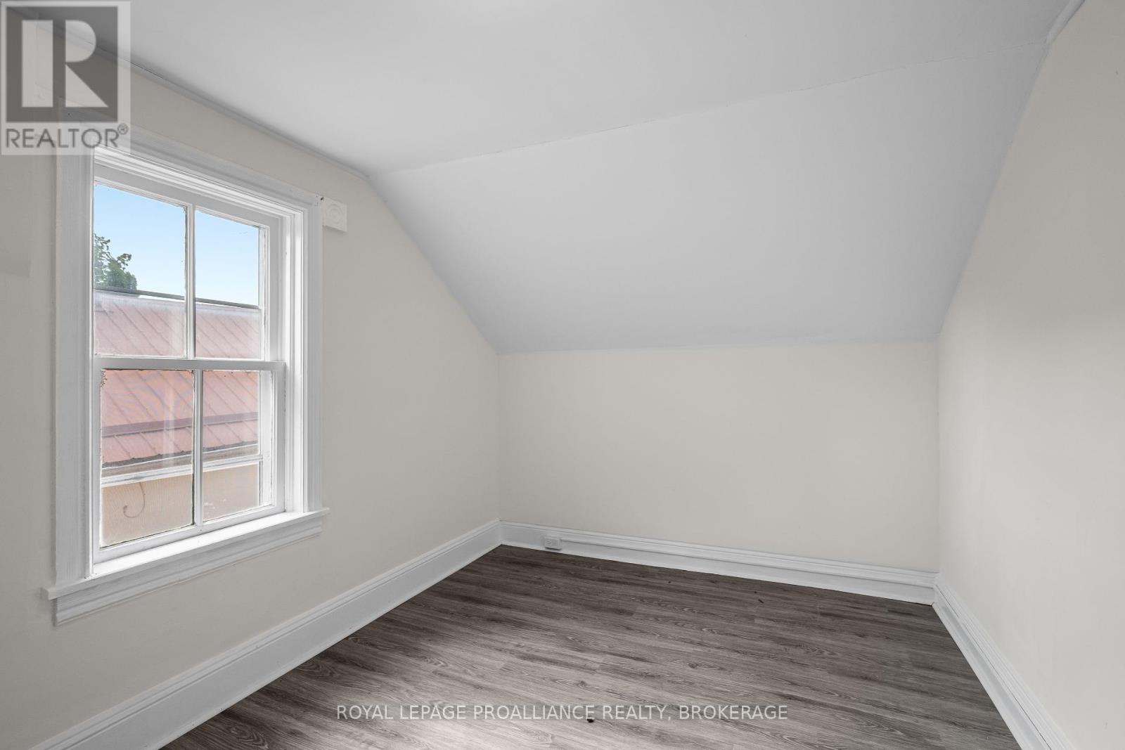 10-12 Thomas Street E, Greater Napanee (Greater Napanee), Ontario  K7R 1K6 - Photo 12 - X12391422