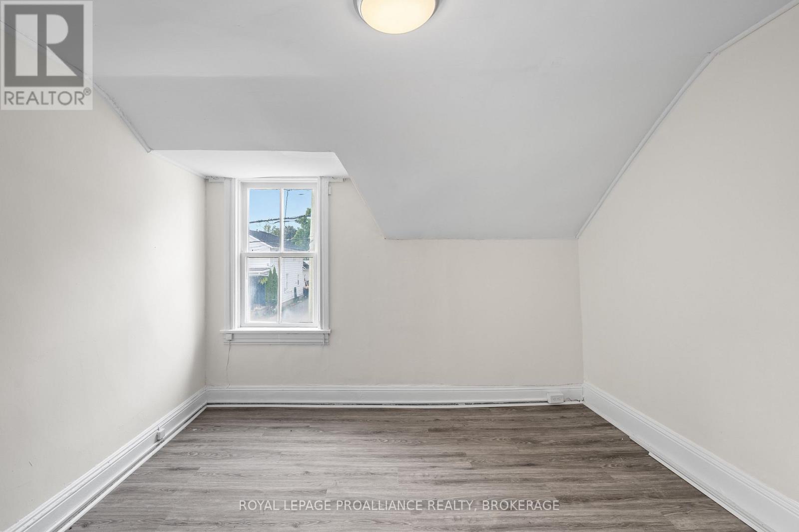 10-12 Thomas Street E, Greater Napanee (Greater Napanee), Ontario  K7R 1K6 - Photo 15 - X12391422