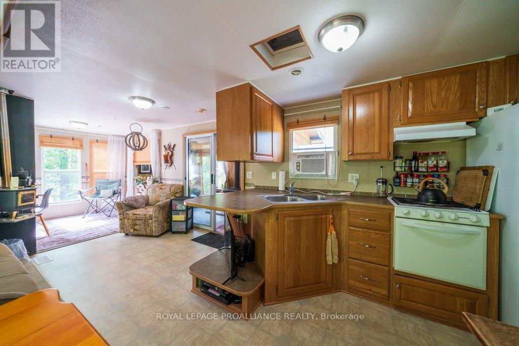 216 Glastonbury Road, Addington Highlands, Ontario  K0H 2G0 - Photo 10 - X12391351