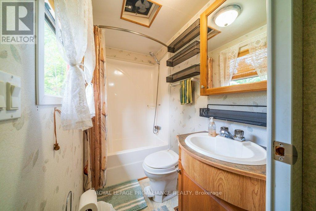 216 Glastonbury Road, Addington Highlands, Ontario  K0H 2G0 - Photo 18 - X12391351