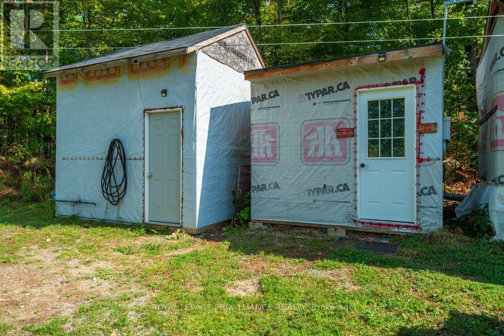 216 Glastonbury Road, Addington Highlands, Ontario  K0H 2G0 - Photo 20 - X12391351