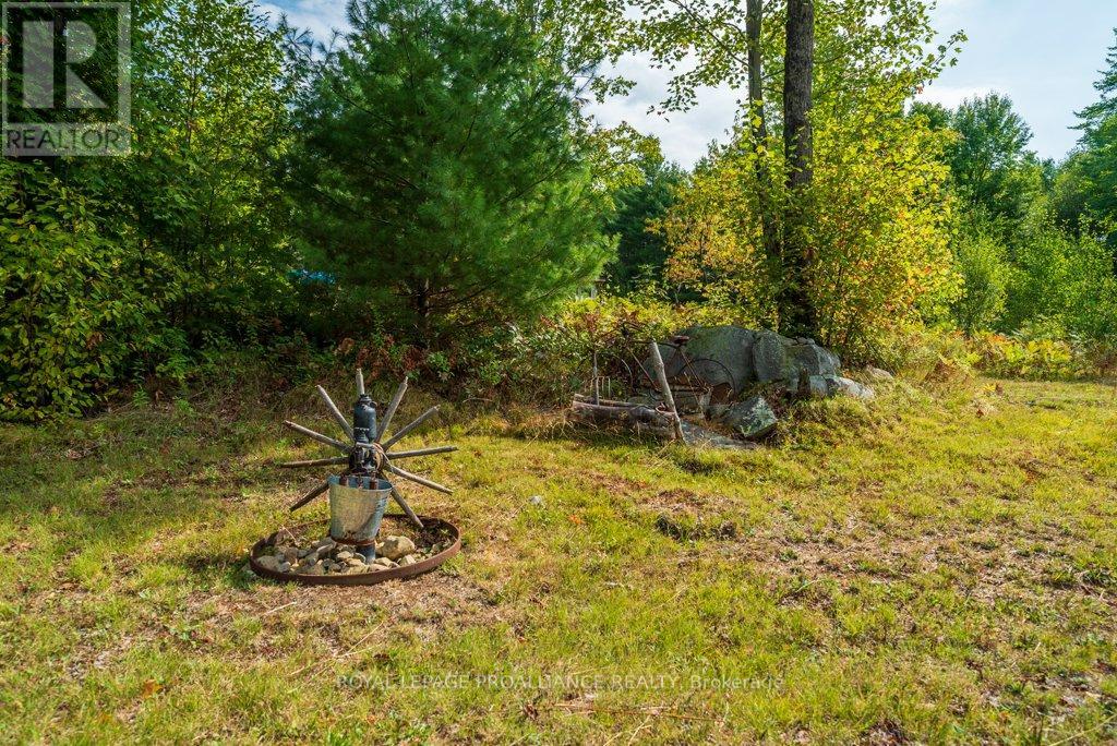 216 Glastonbury Road, Addington Highlands, Ontario  K0H 2G0 - Photo 23 - X12391351
