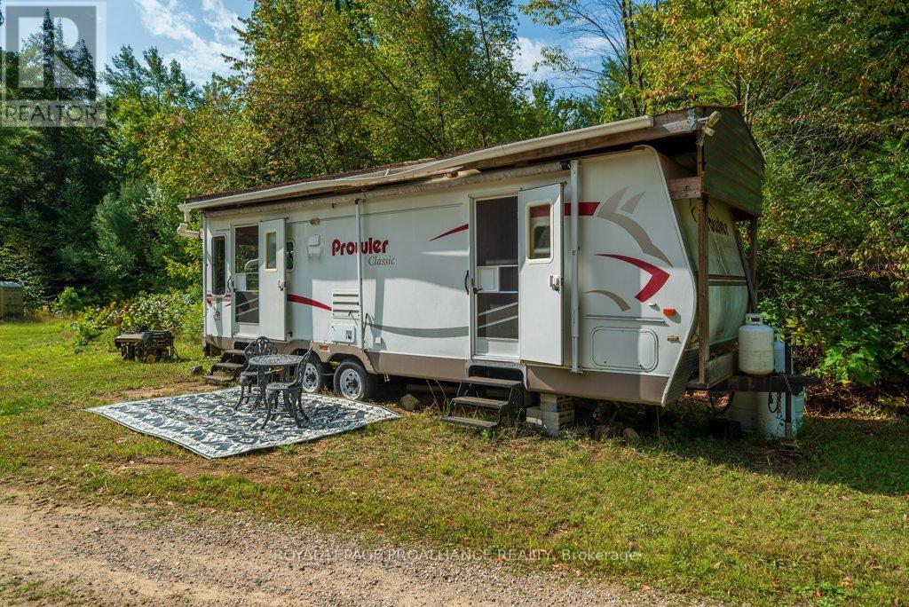 216 Glastonbury Road, Addington Highlands, Ontario  K0H 2G0 - Photo 25 - X12391351