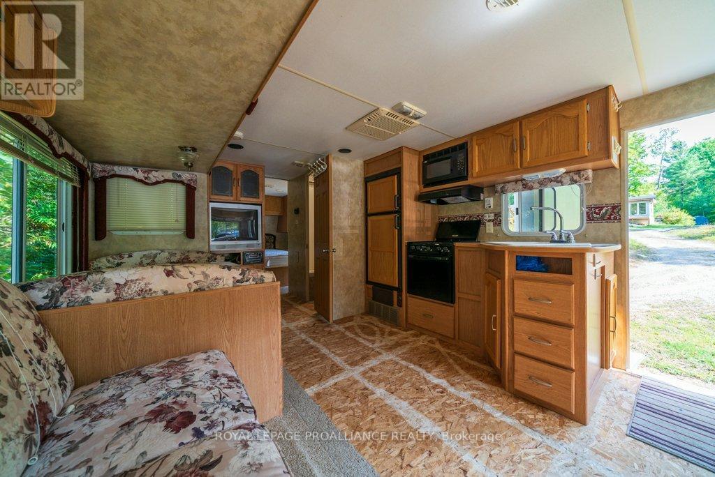 216 Glastonbury Road, Addington Highlands, Ontario  K0H 2G0 - Photo 28 - X12391351