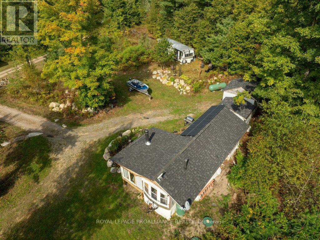 216 Glastonbury Road, Addington Highlands, Ontario  K0H 2G0 - Photo 3 - X12391351