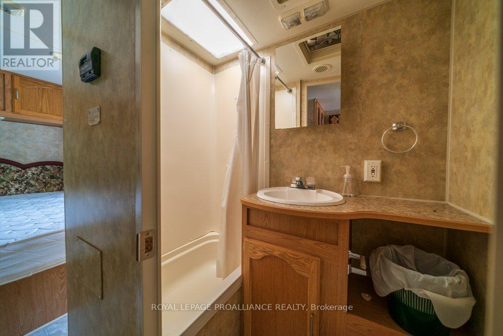 216 Glastonbury Road, Addington Highlands, Ontario  K0H 2G0 - Photo 30 - X12391351