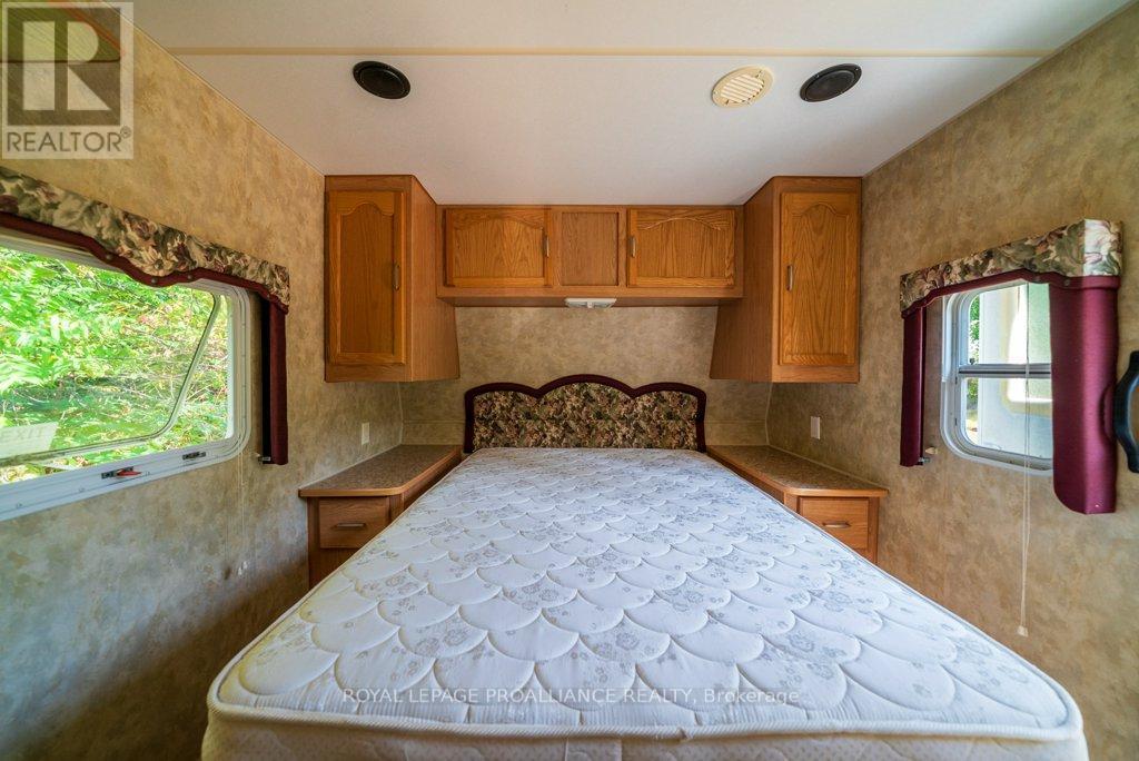 216 Glastonbury Road, Addington Highlands, Ontario  K0H 2G0 - Photo 31 - X12391351