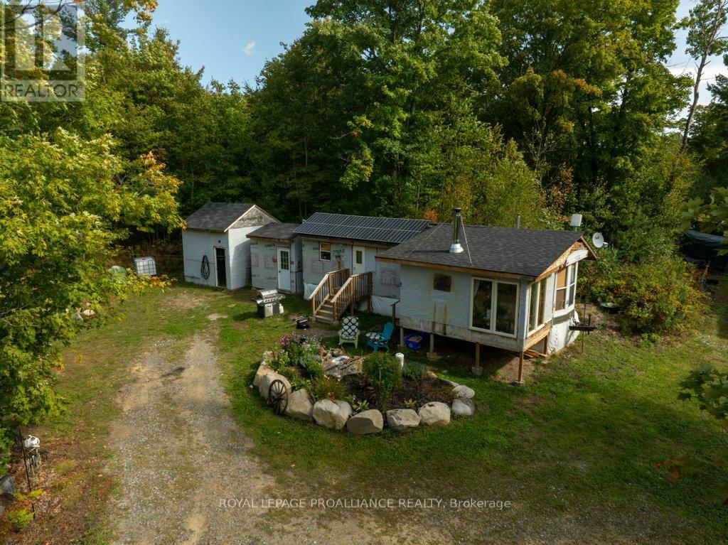 216 Glastonbury Road, Addington Highlands, Ontario  K0H 2G0 - Photo 4 - X12391351