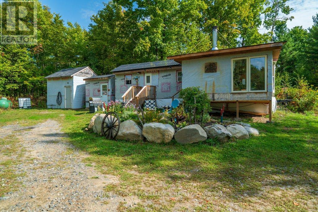 216 Glastonbury Road, Addington Highlands, Ontario  K0H 2G0 - Photo 5 - X12391351