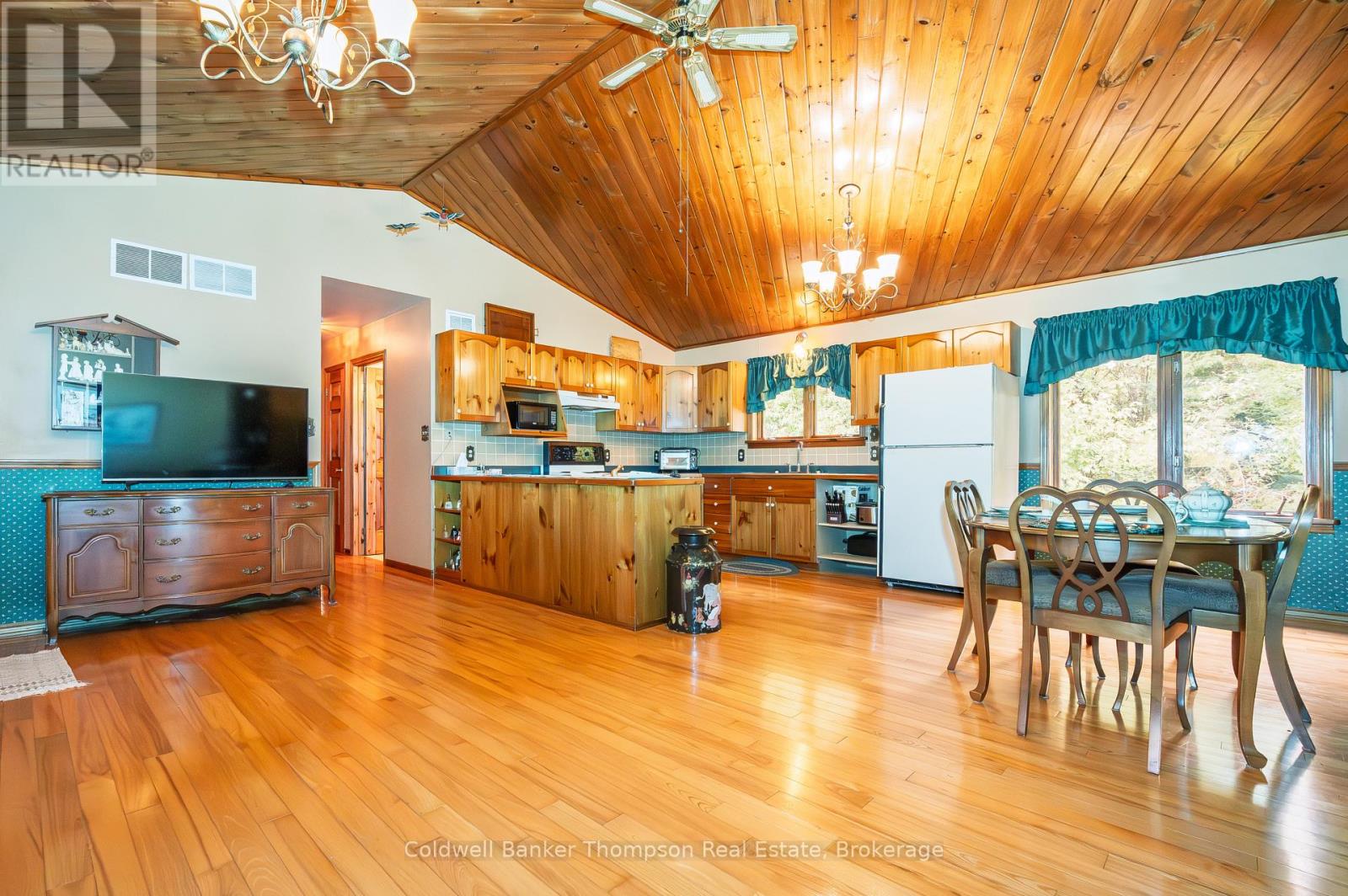 66 Rain Lake Road, Kearney, Ontario  P0A 1M0 - Photo 6 - X12348586