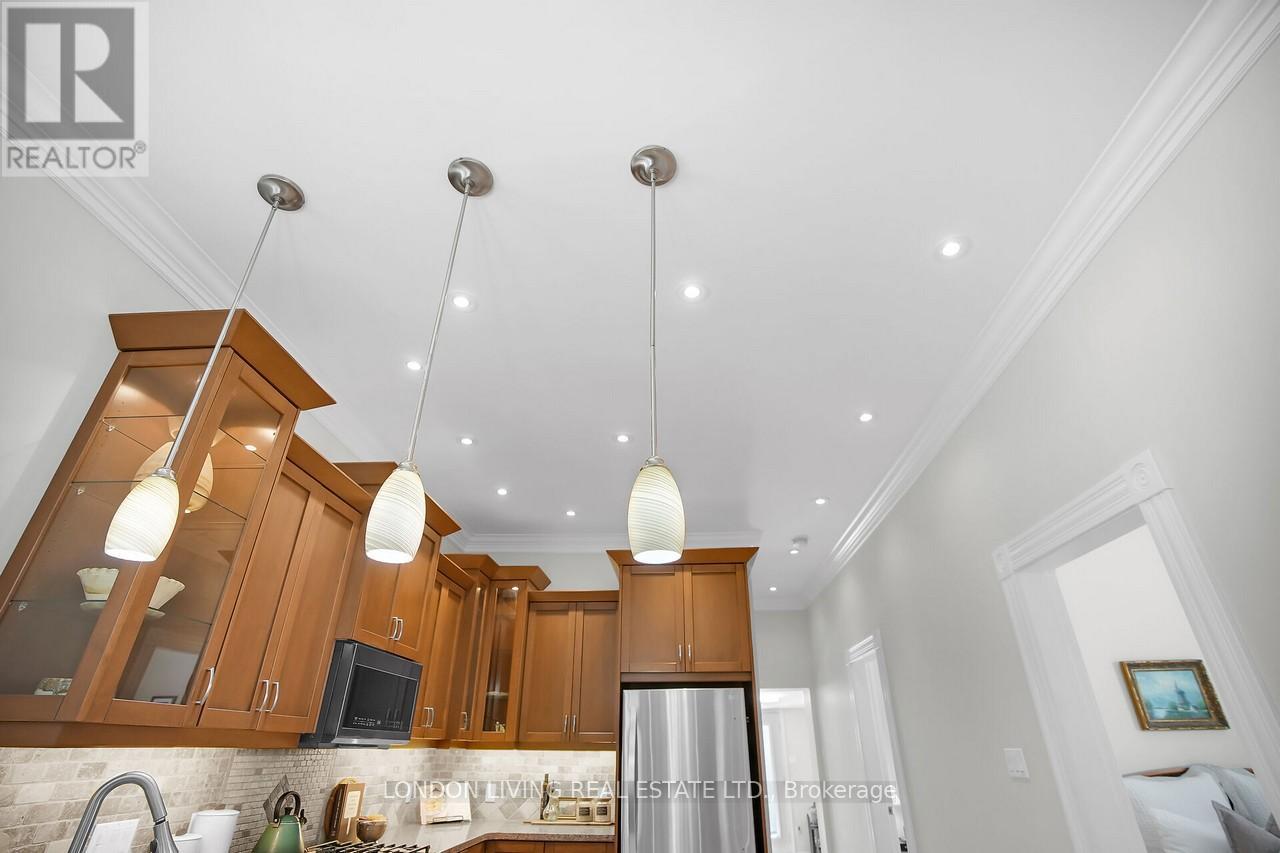 135 Duchess Avenue, London South (South F), Ontario  N6C 1N8 - Photo 11 - X12391333