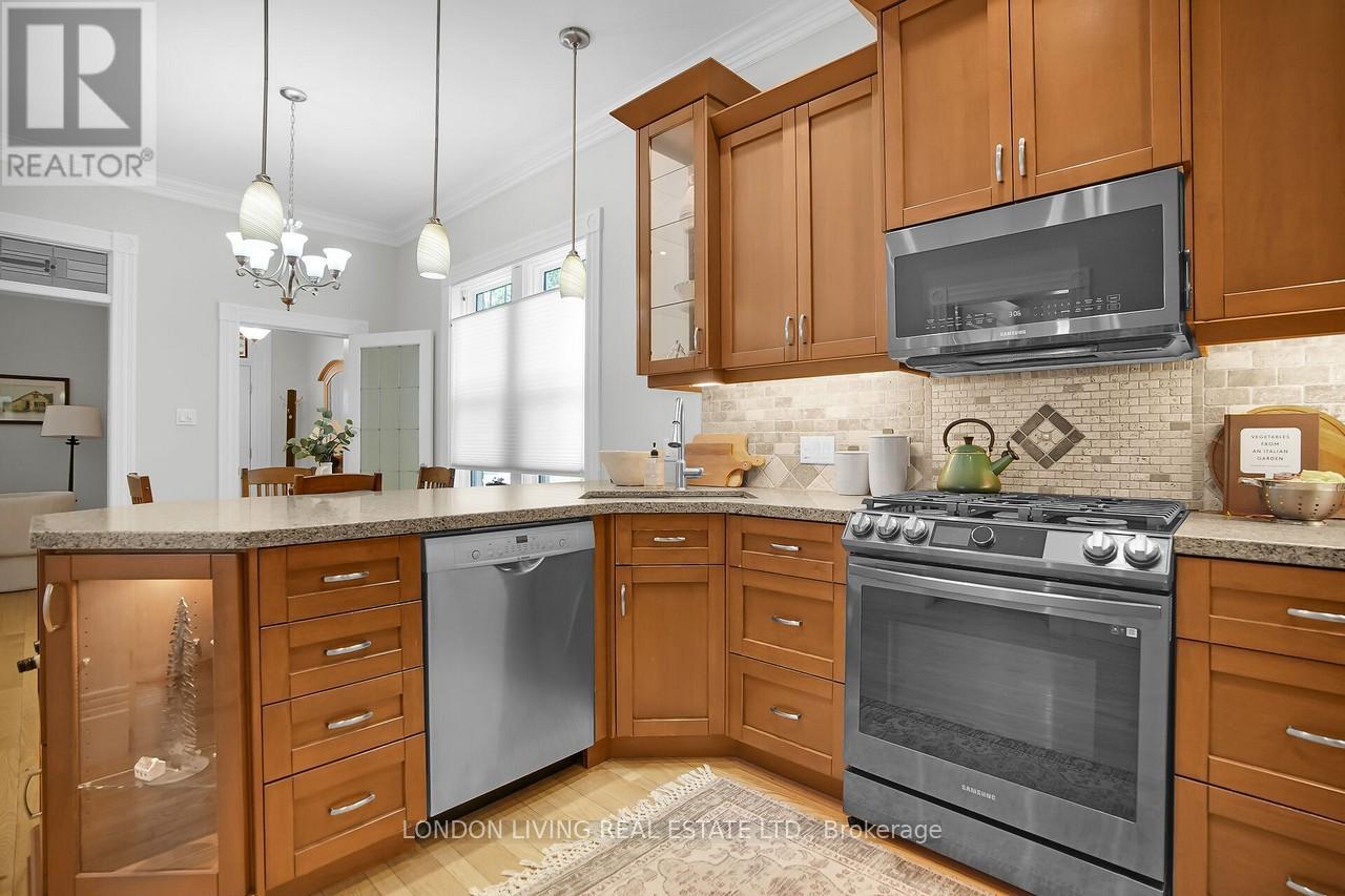 135 Duchess Avenue, London South (South F), Ontario  N6C 1N8 - Photo 14 - X12391333