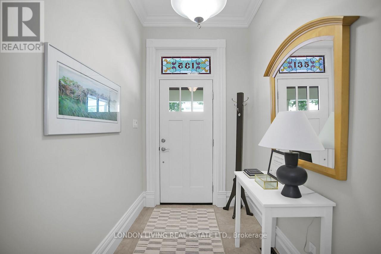 135 Duchess Avenue, London South (South F), Ontario  N6C 1N8 - Photo 4 - X12391333