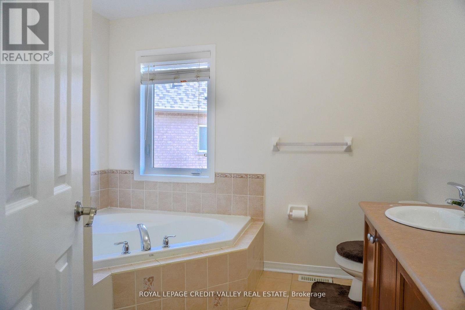 72 Kilrea Way, Brampton, Ontario  L6X 0R3 - Photo 18 - W12384926
