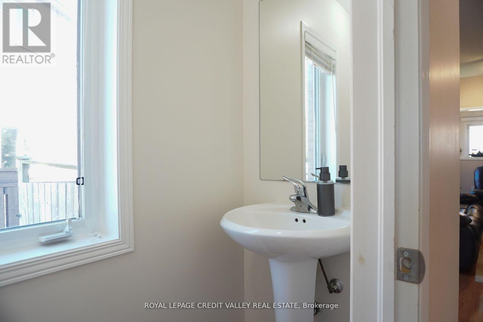 72 Kilrea Way, Brampton, Ontario  L6X 0R3 - Photo 7 - W12384926