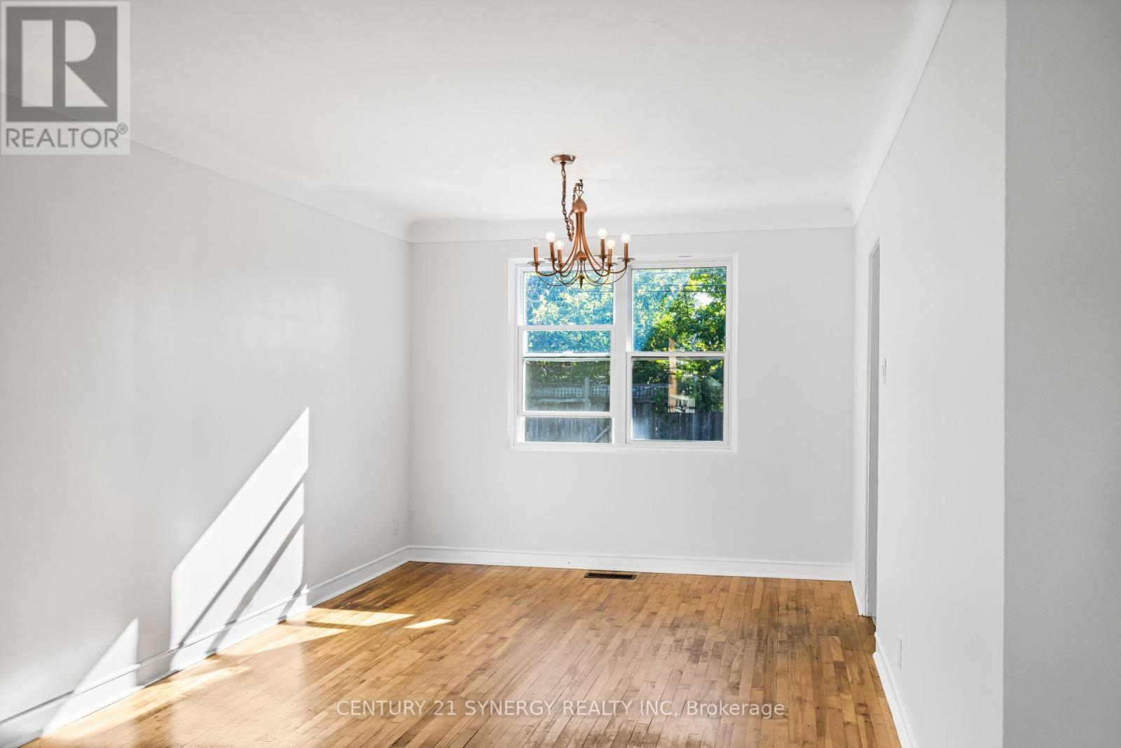 2467 Carlsen Avenue, Ottawa, Ontario  K1V 8G2 - Photo 3 - X12391339