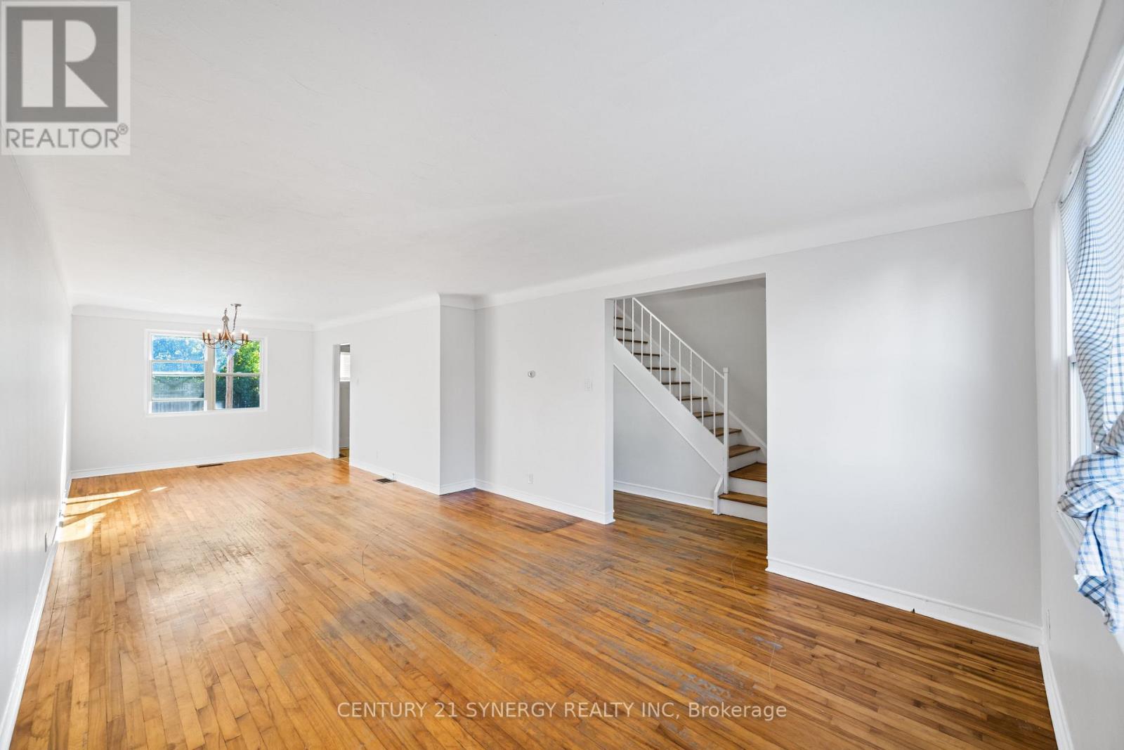 2467 Carlsen Avenue, Ottawa, Ontario  K1V 8G2 - Photo 5 - X12391339