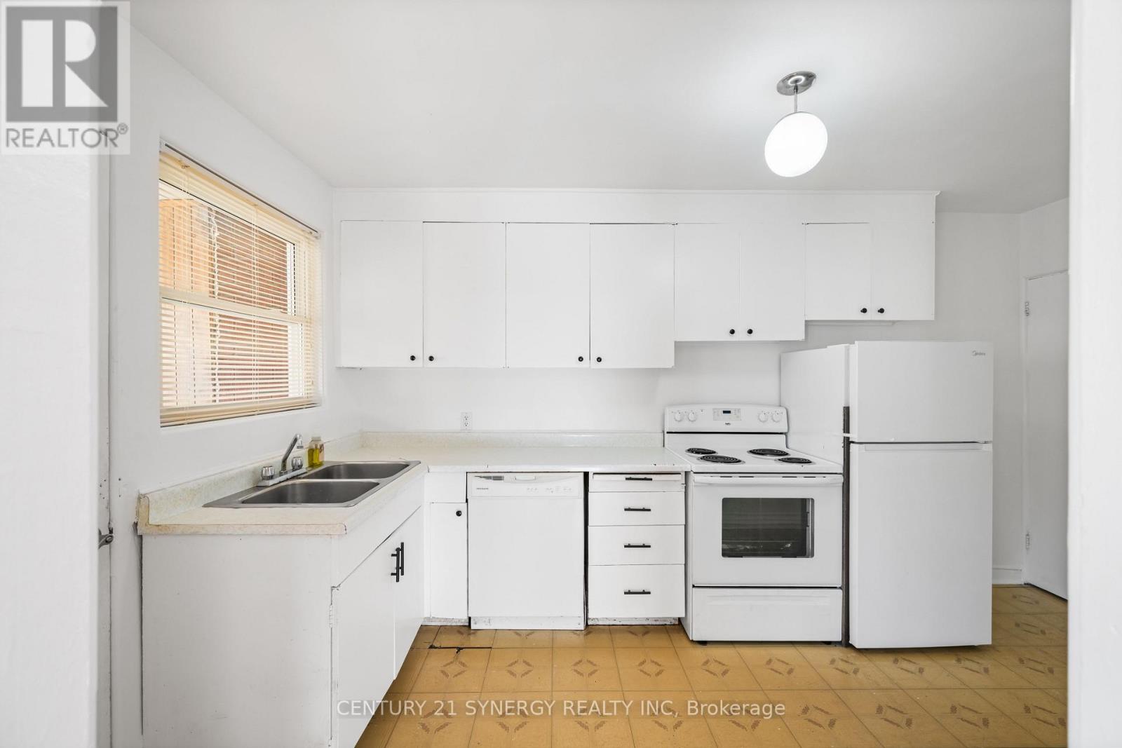 2467 Carlsen Avenue, Ottawa, Ontario  K1V 8G2 - Photo 7 - X12391339