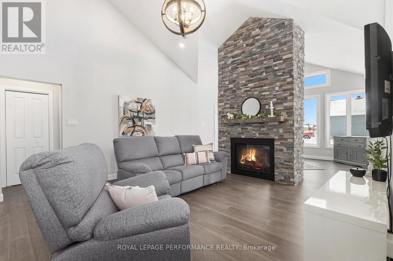 209 Des Violettes Street, Clarence-Rockland, Ontario  K0A 2A0 - Photo 8 - X12391355
