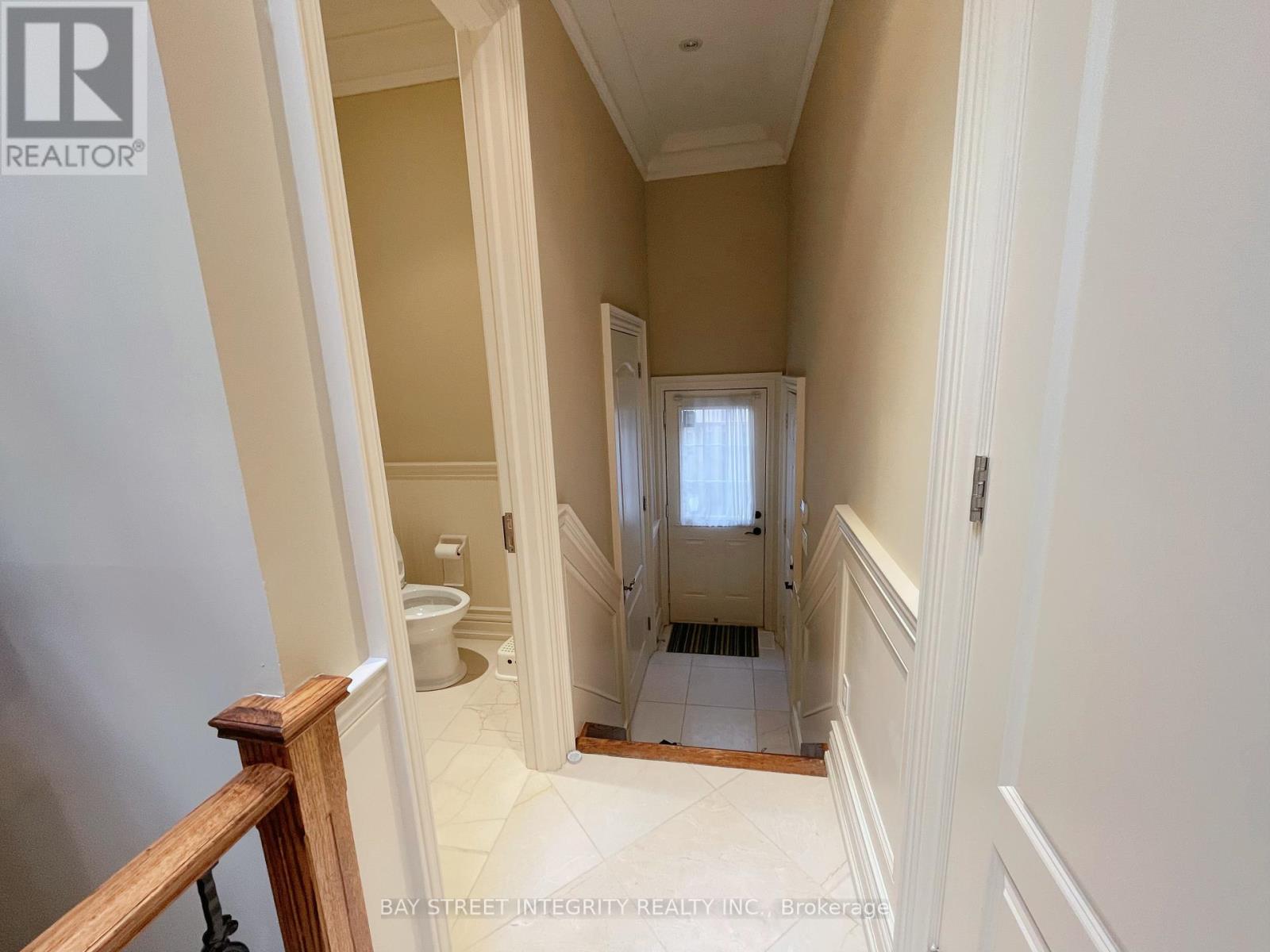 Upper - 336 Greenfield Avenue, Toronto, Ontario  M2N 3E6 - Photo 13 - C12391269