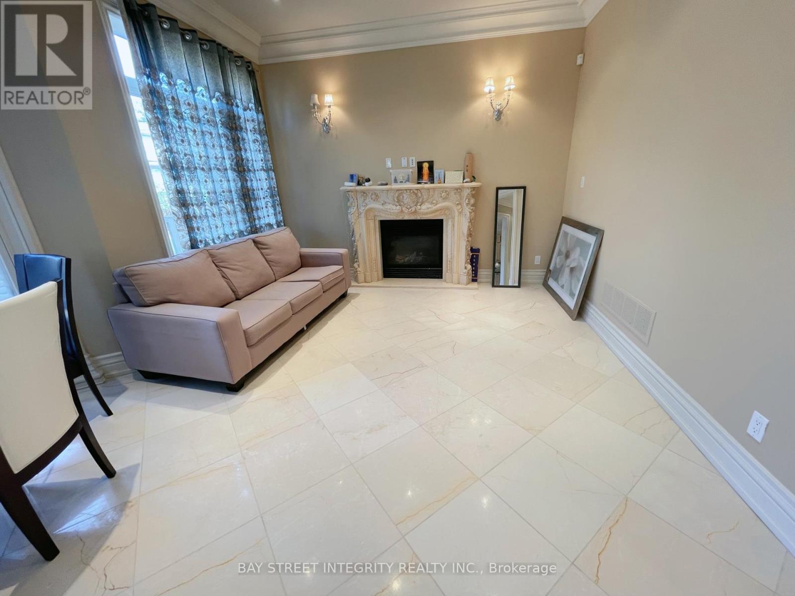 Upper - 336 Greenfield Avenue, Toronto, Ontario  M2N 3E6 - Photo 3 - C12391269