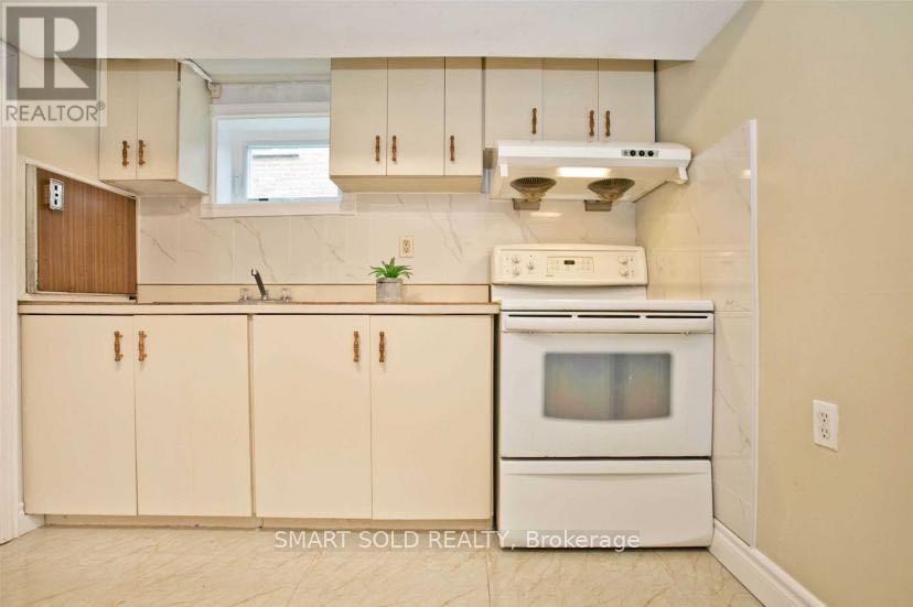 Bsmt - 40 Mintwood Drive, Toronto, Ontario  M2M 3A7 - Photo 5 - C12391284