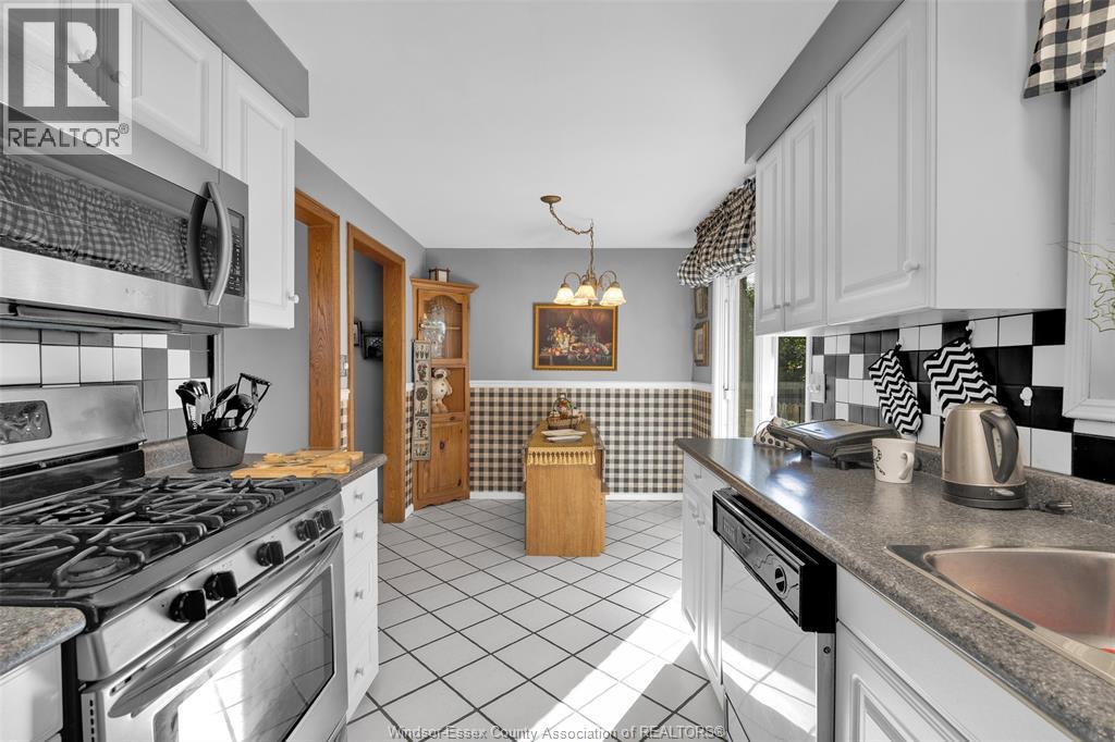 2855 Forest Glade Drive, Windsor, Ontario N8R 1L4 - Photo 22 - 25022735