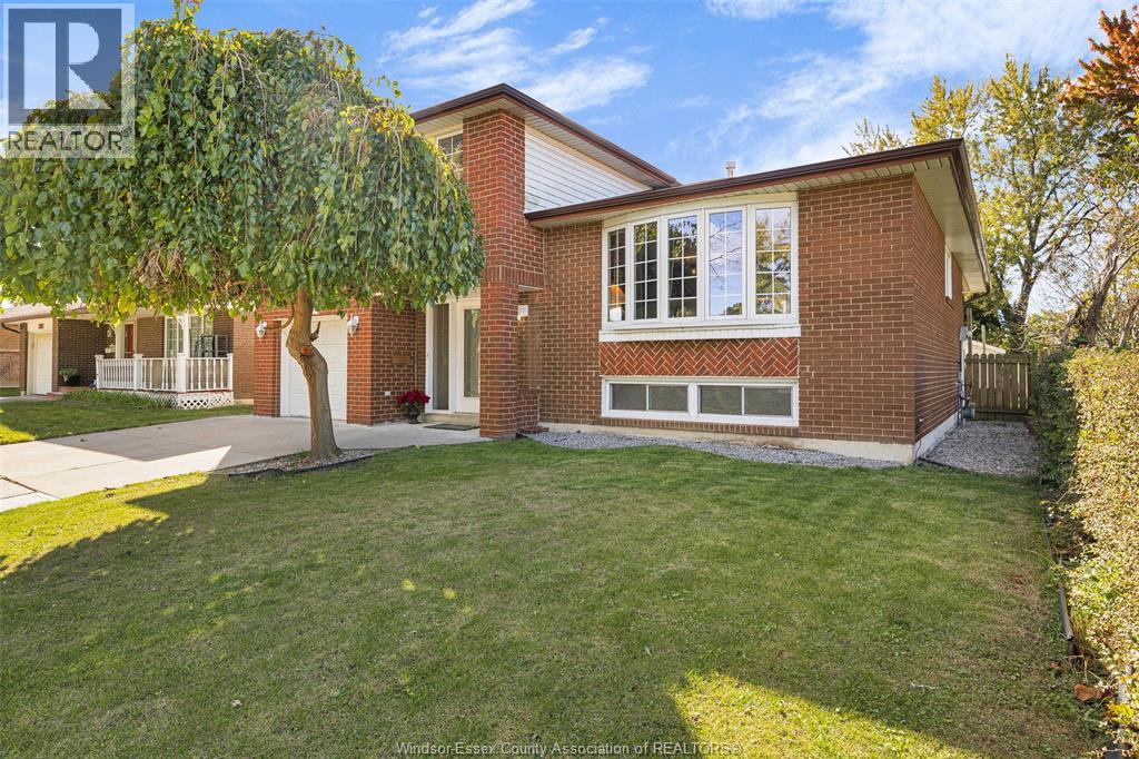 2855 Forest Glade Drive, Windsor, Ontario N8R 1L4 - Photo 3 - 25022735