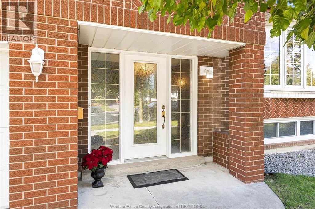 2855 Forest Glade Drive, Windsor, Ontario N8R 1L4 - Photo 4 - 25022735