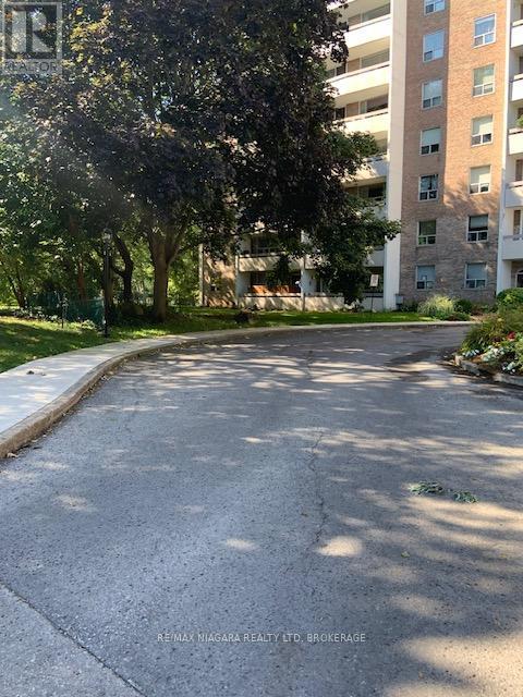 609 - 365 Geneva Street, St. Catharines, Ontario  L2N 5S7 - Photo 2 - X12164848