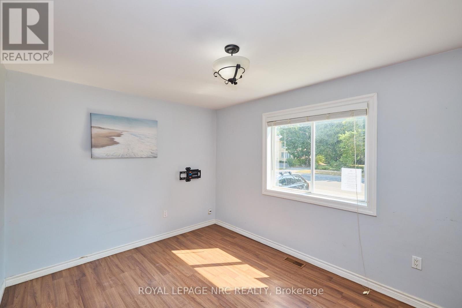 557 Geneva Street, St. Catharines, Ontario  L2N 2J1 - Photo 7 - X12337989