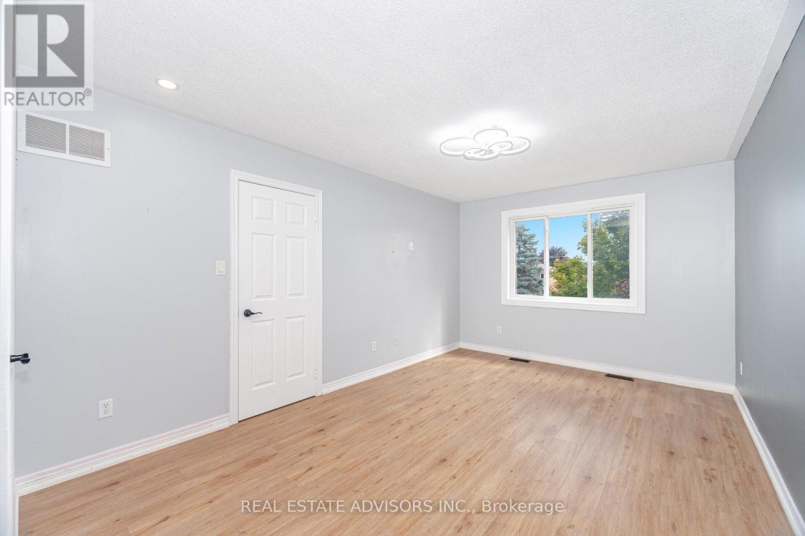 186 Ferndale Drive S, Barrie (Ardagh), Ontario  L4N 8A1 - Photo 13 - S12391272