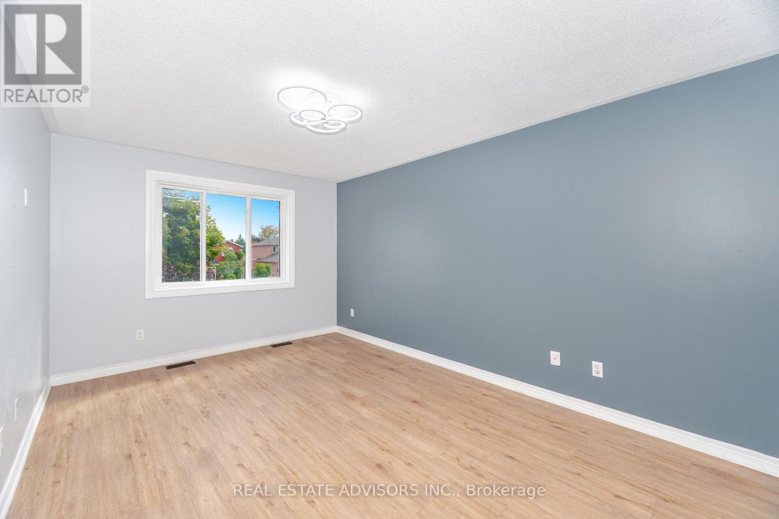 186 Ferndale Drive S, Barrie (Ardagh), Ontario  L4N 8A1 - Photo 15 - S12391272