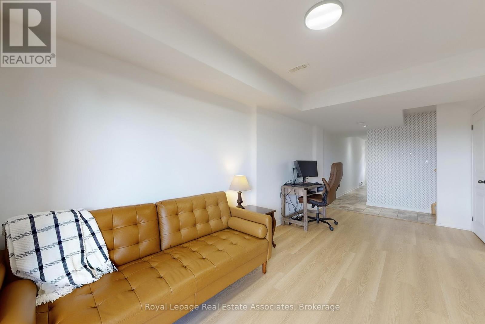 Property at 6 BENJAMIN WAY image 4