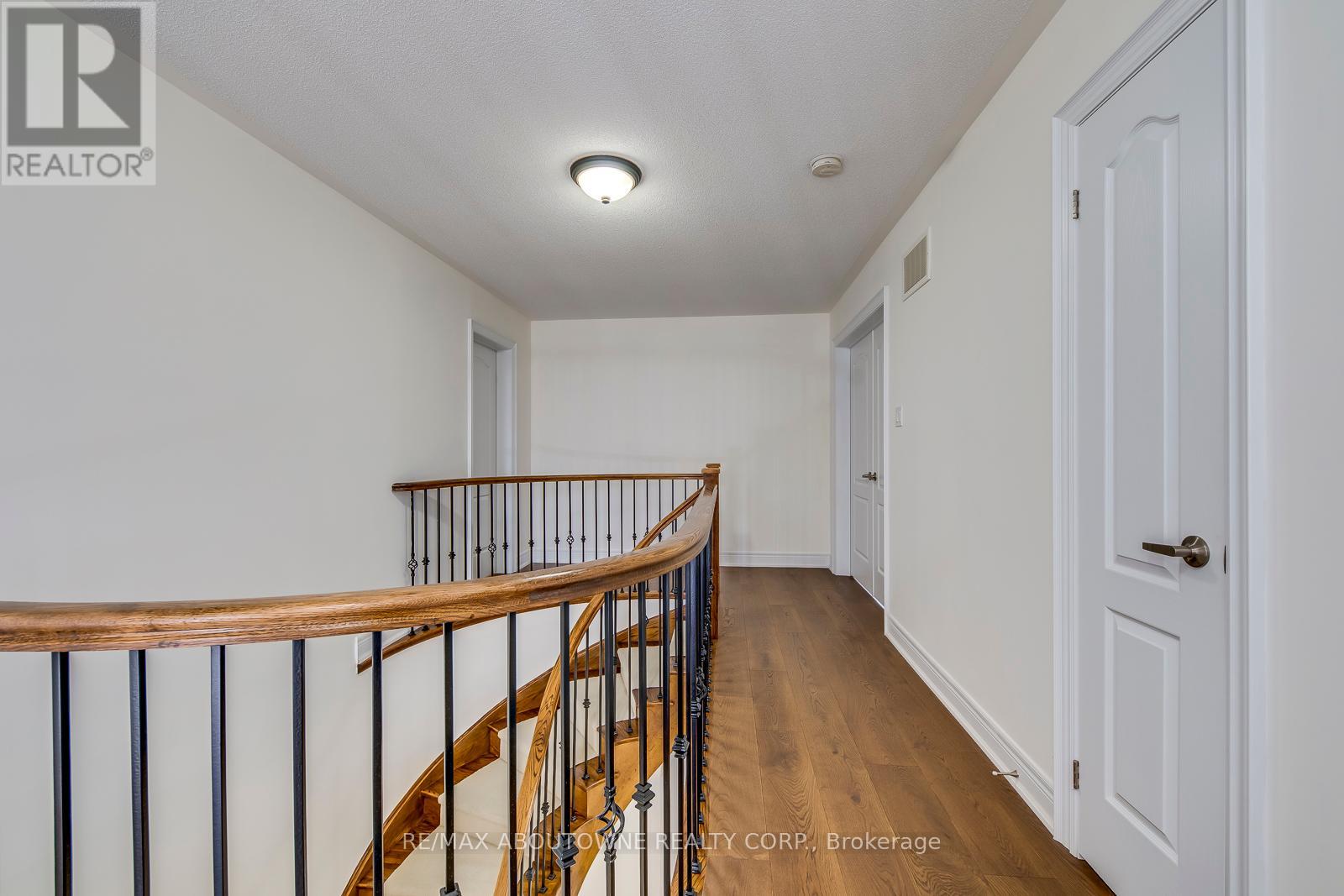 2218 Hatfield Drive, Oakville, Ontario  L6M 4W4 - Photo 21 - W12391253