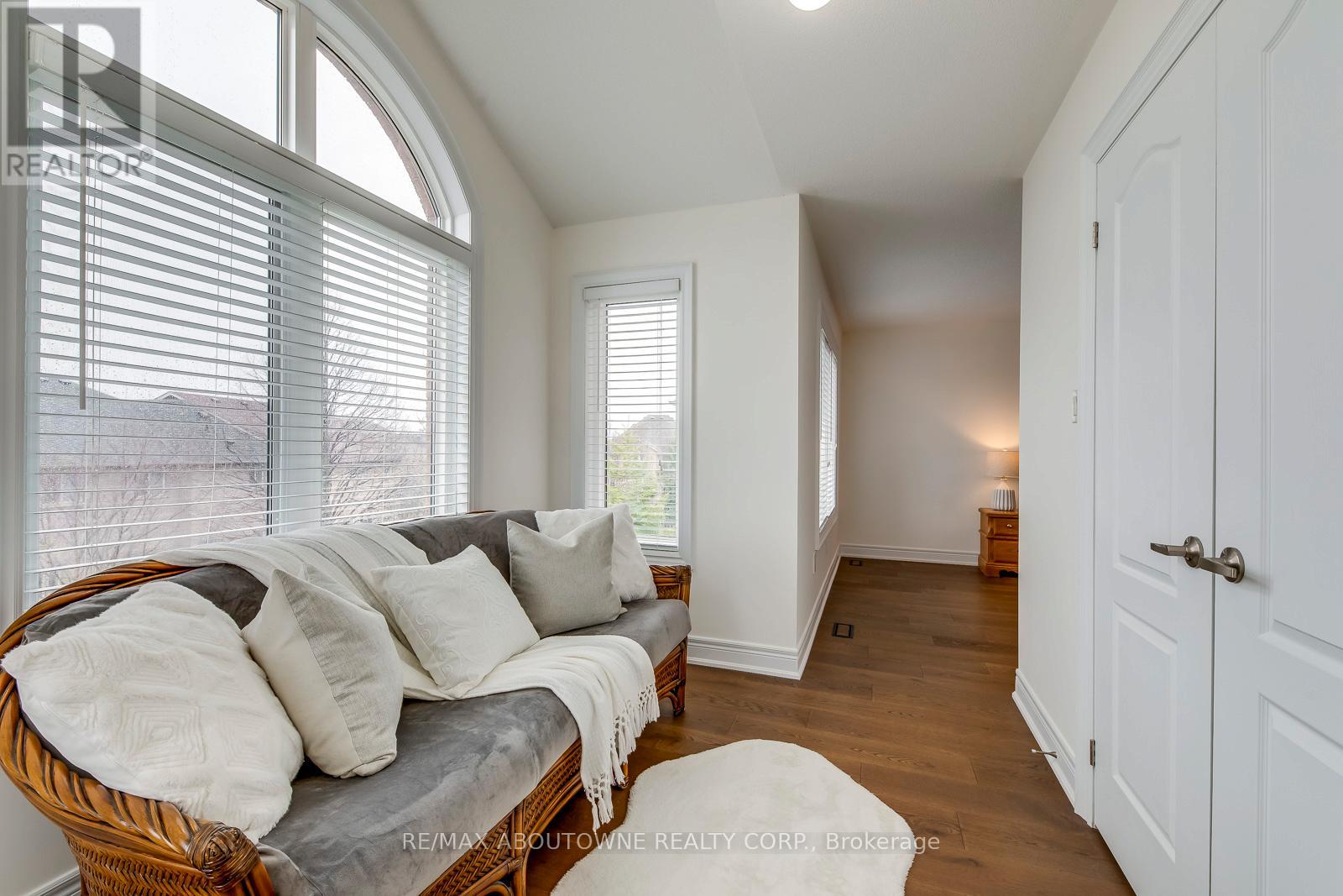2218 Hatfield Drive, Oakville, Ontario  L6M 4W4 - Photo 26 - W12391253