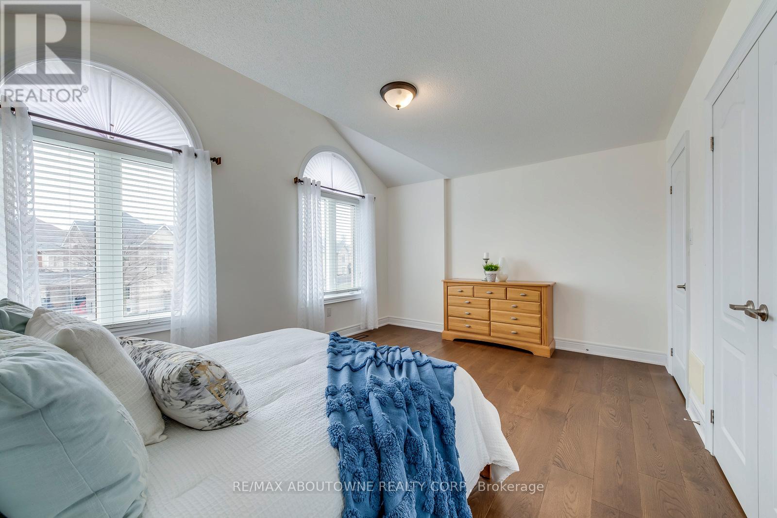 2218 Hatfield Drive, Oakville, Ontario  L6M 4W4 - Photo 31 - W12391253