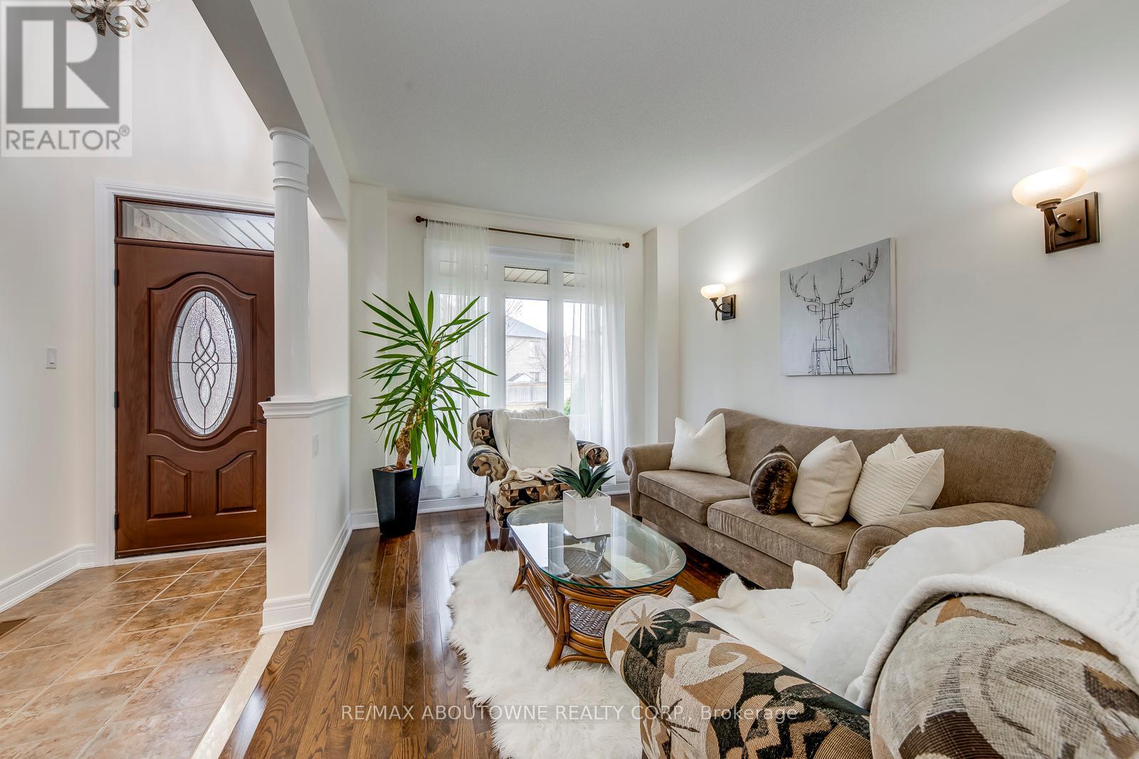 2218 Hatfield Drive, Oakville, Ontario  L6M 4W4 - Photo 7 - W12391253