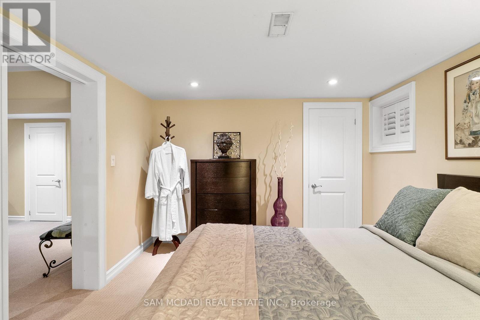 1522 Glenhill Crescent, Mississauga, Ontario  L5H 3C5 - Photo 22 - W12391285