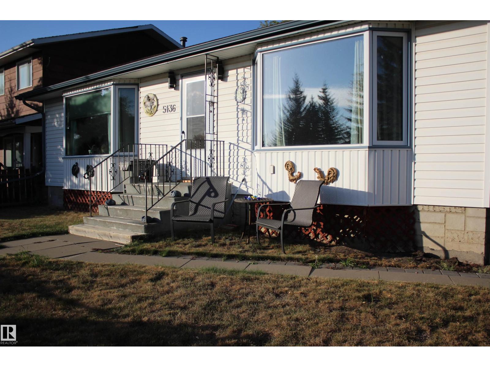 5136 51 AV, Mundare, Alberta