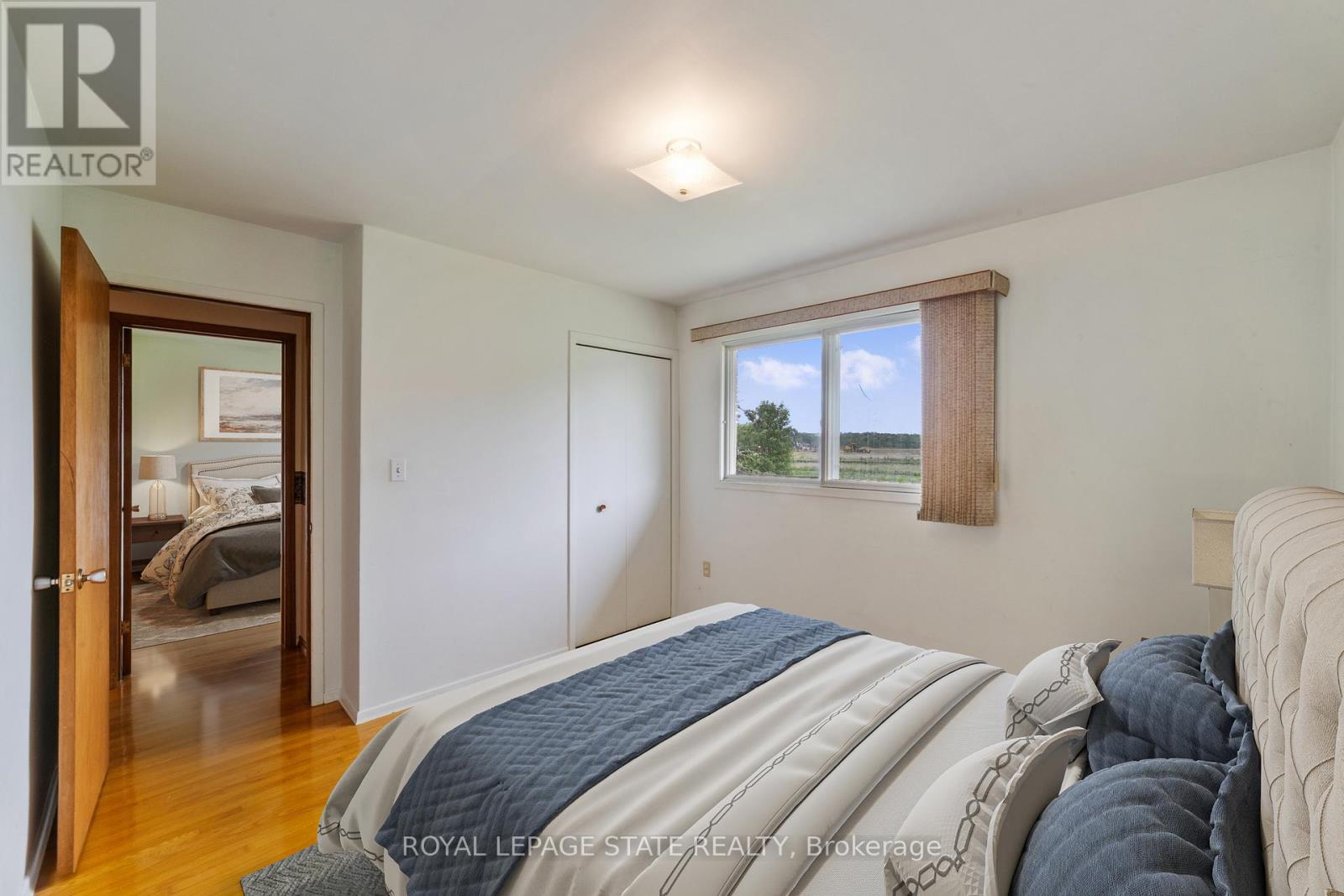 240 Mud Street W, Grimsby (Grimsby Escarpment), Ontario  L0R 1M0 - Photo 11 - X12391234