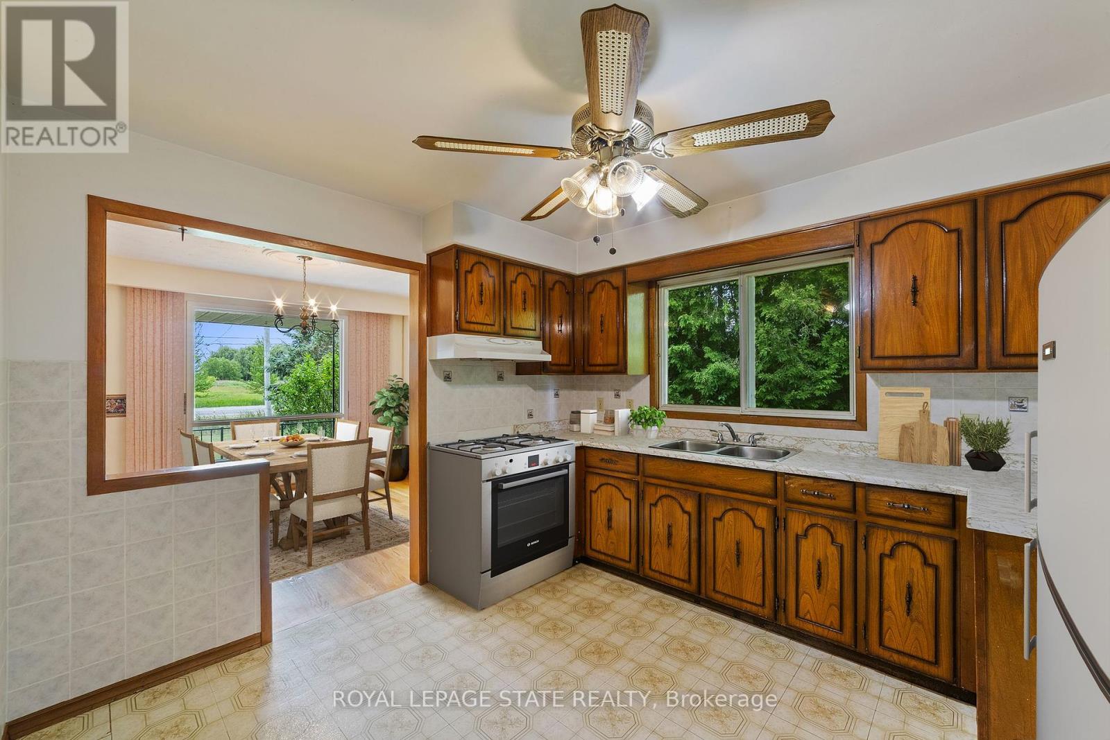 240 Mud Street W, Grimsby (Grimsby Escarpment), Ontario  L0R 1M0 - Photo 13 - X12391234