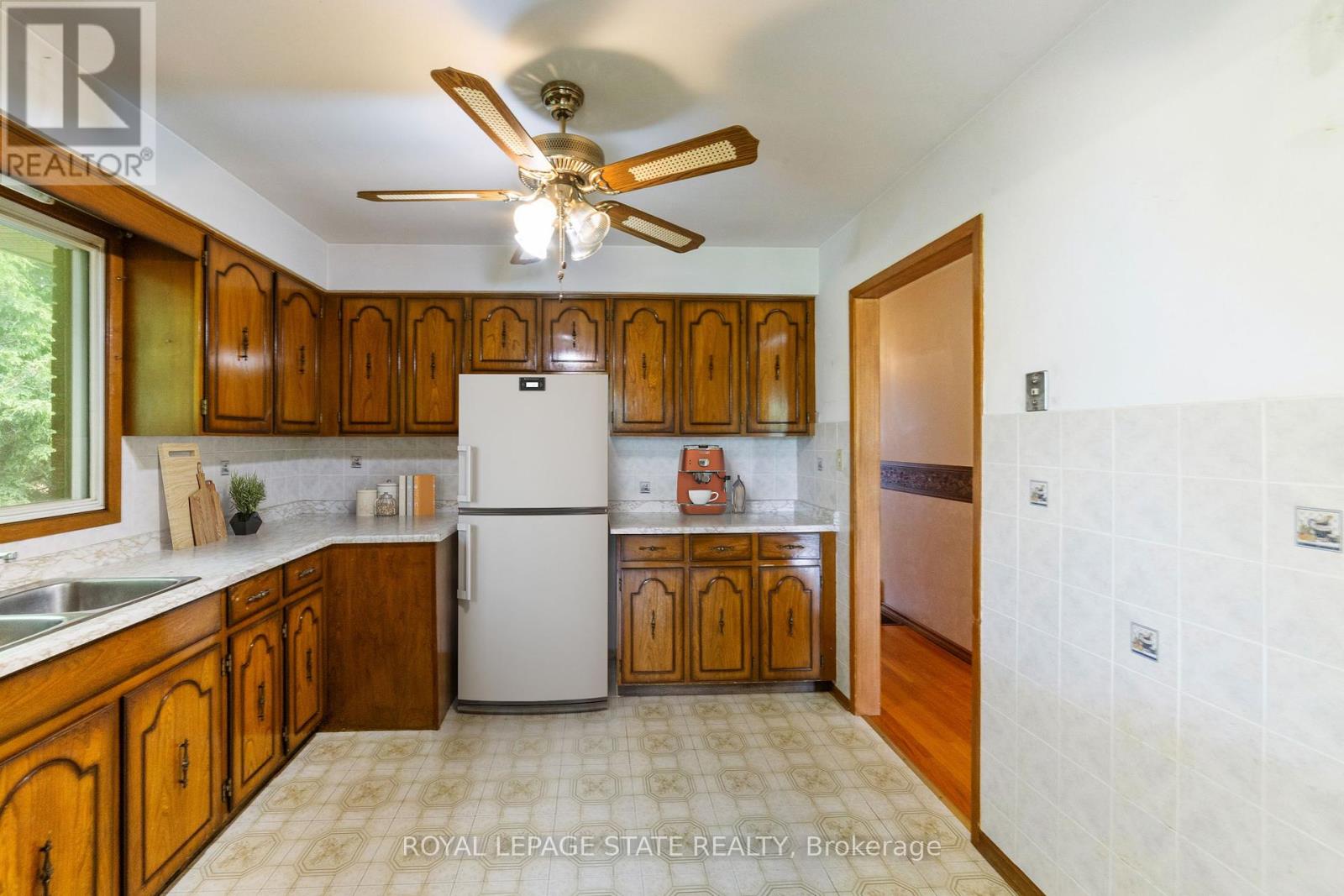 240 Mud Street W, Grimsby (Grimsby Escarpment), Ontario  L0R 1M0 - Photo 15 - X12391234