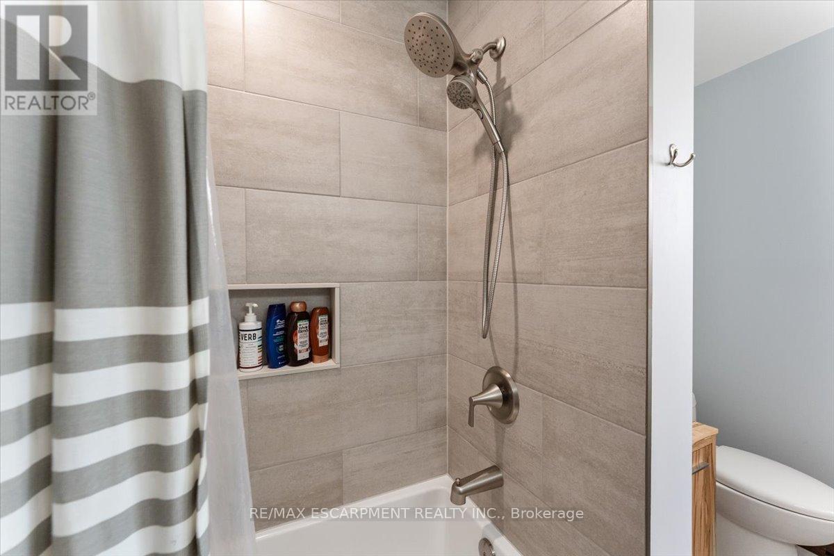 87 Loyalist Drive, Welland, Ontario  L3C 2X9 - Photo 27 - X12391258