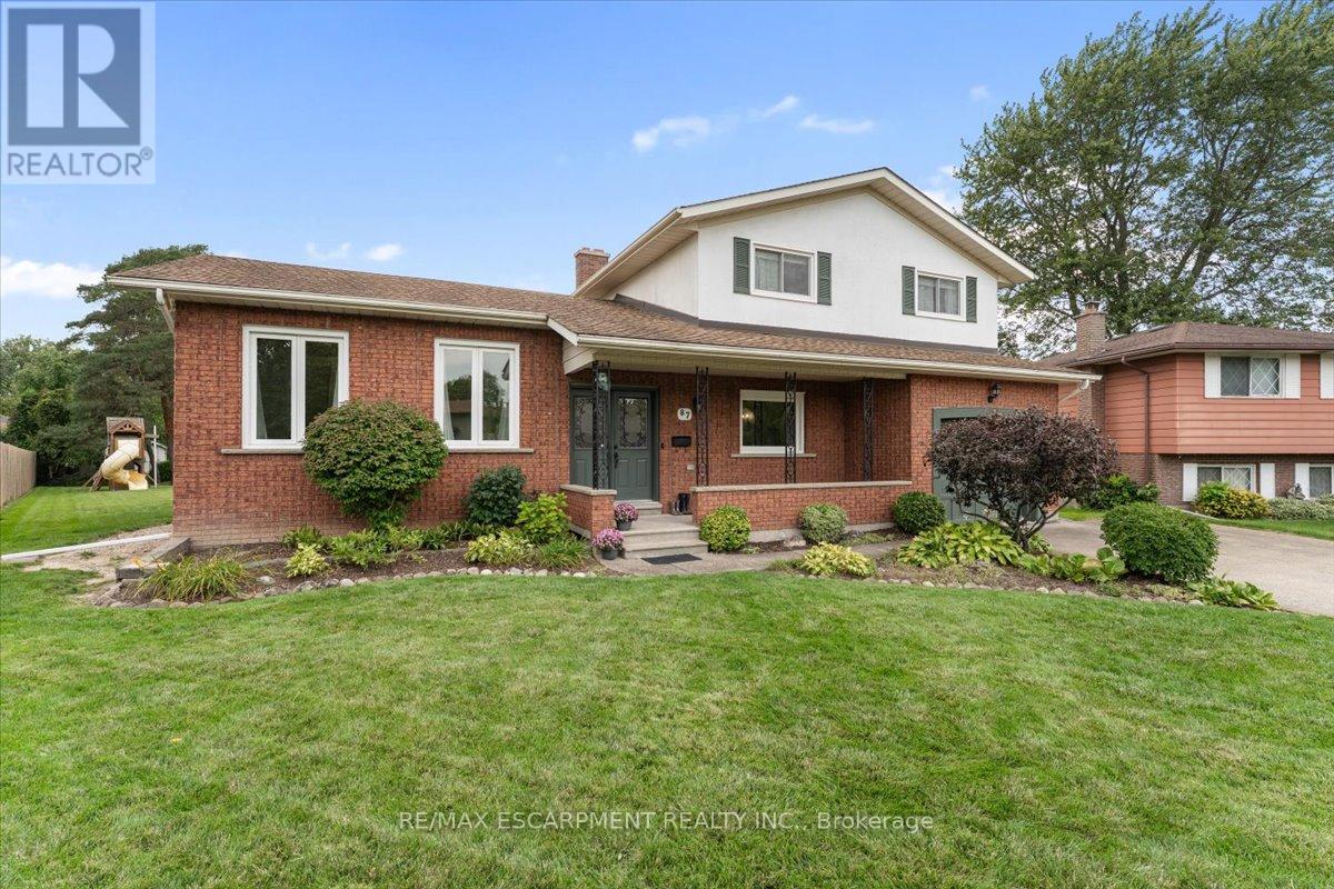 87 Loyalist Drive, Welland, Ontario  L3C 2X9 - Photo 3 - X12391258