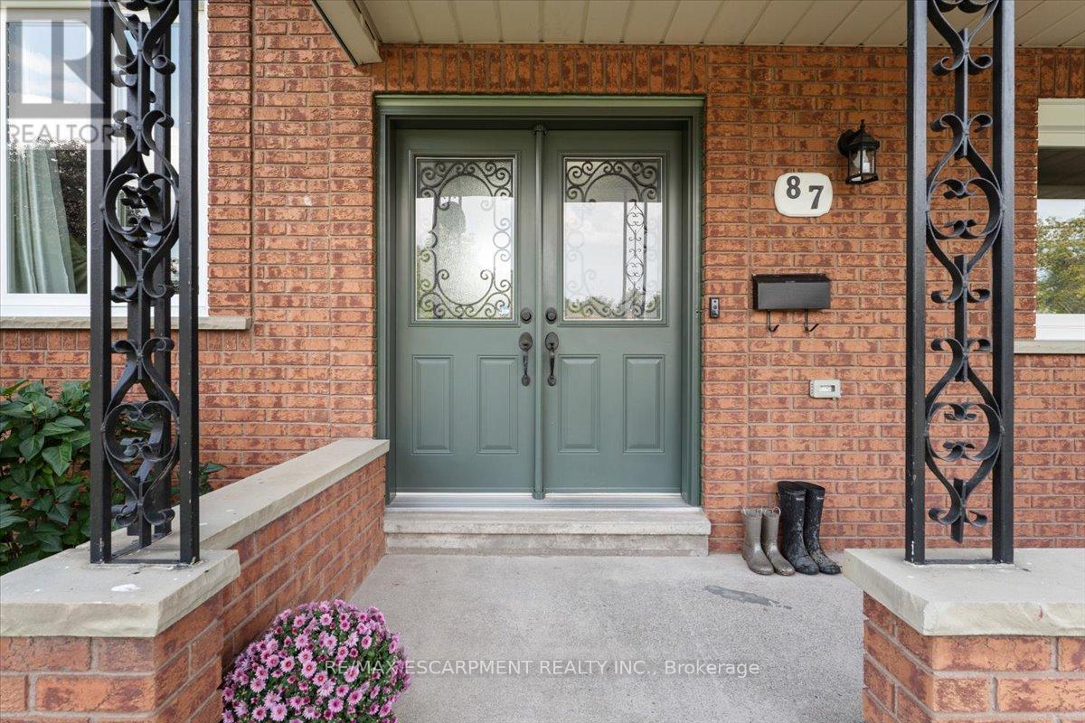 87 Loyalist Drive, Welland, Ontario  L3C 2X9 - Photo 6 - X12391258