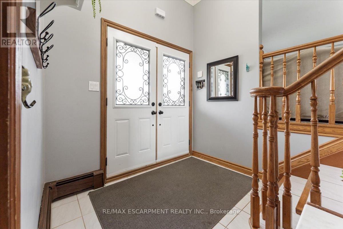 87 Loyalist Drive, Welland, Ontario  L3C 2X9 - Photo 7 - X12391258