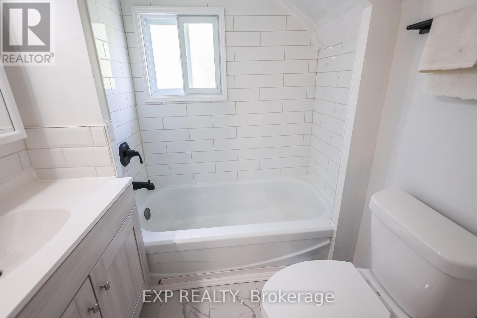 1275 Cannon Street E, Hamilton, Ontario  L8H 1V5 - Photo 12 - X12391316
