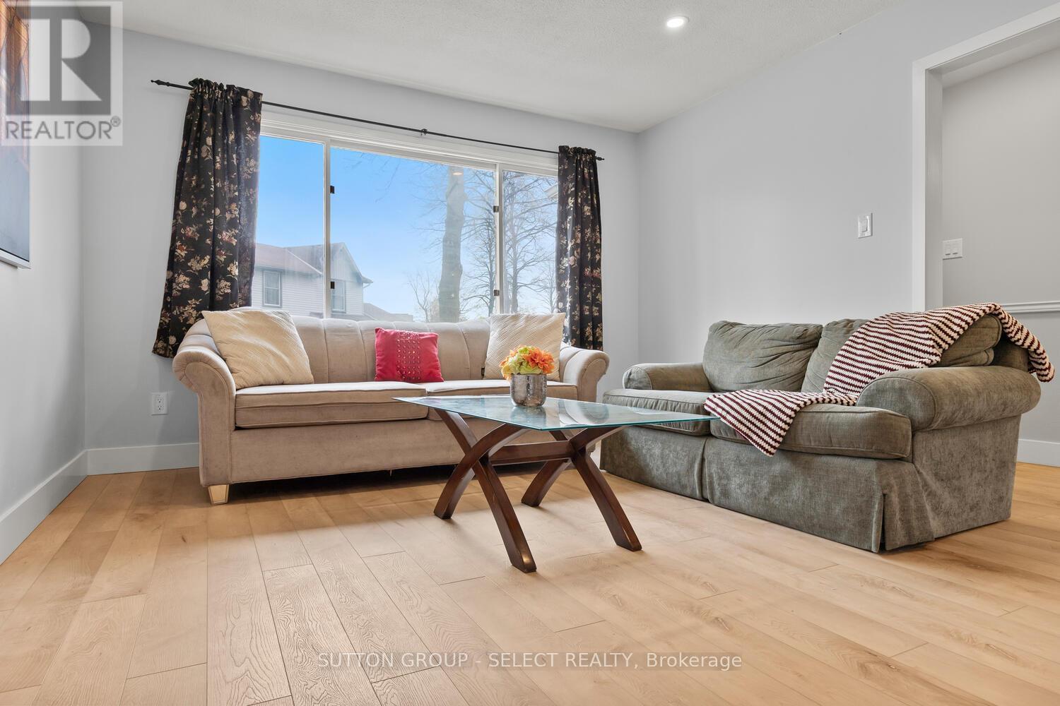 74 Archer Crescent, London South, Ontario  N6E 2A5 - Photo 4 - X12391595